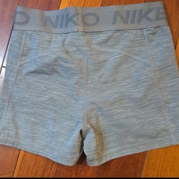 Nike Pro 3” Shorts Carbon Heather Grey- Size M - Picture 2 of 8